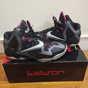 Nike LeBron 11 Miami Nights XI Size 8.5 Basketball Sneakers James Shoes Vintage